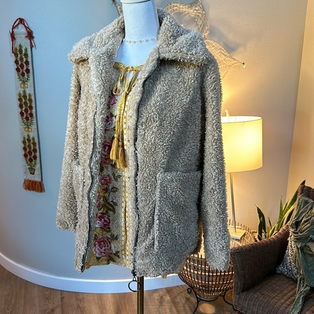 Steve Madden teddy bear jacket zip front jacket. - Picture 3 of 9